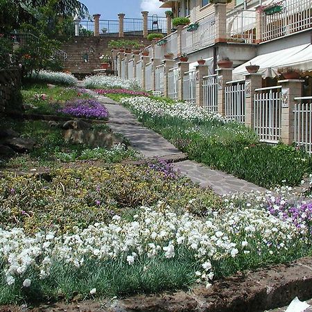 Oasi Di Pace Hotel Sutri Exterior photo